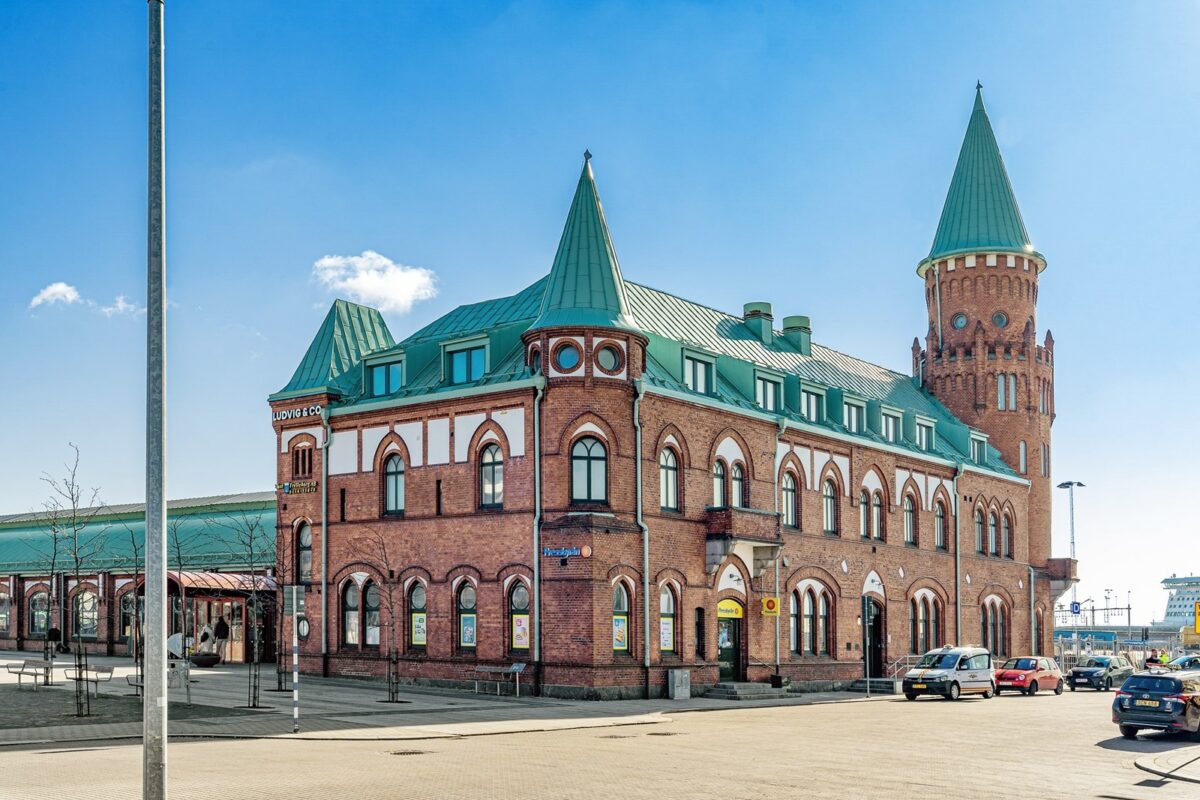 Centralstationen med t†g och buss f”rbindelser